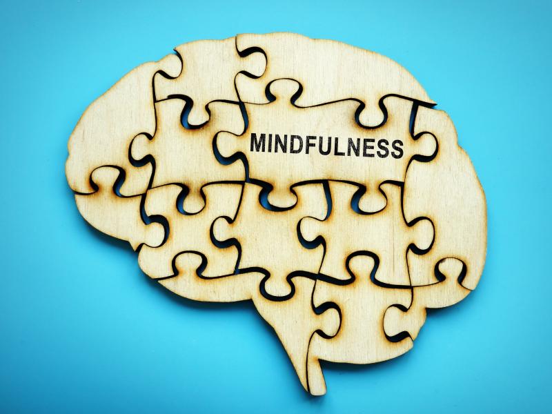 Hjerne i puslespilsbrikker